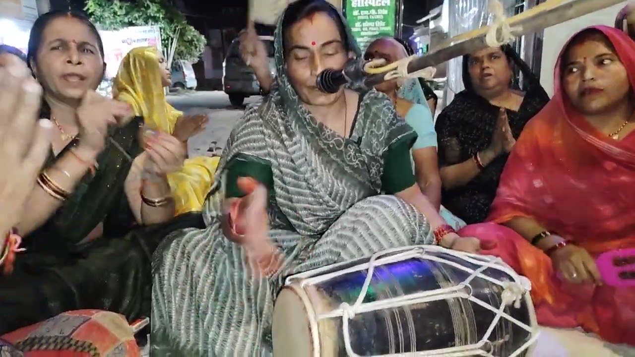 लो आगया चट पटा सा👌 माता रानी का भजन💯 भक्त तुम्हारे मैया करें आरती 🚩बिनती सुनलो माई 🙏साधना तिवारी 🙏
