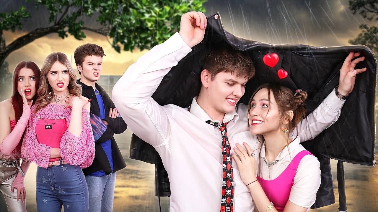¡Chico Misterioso se Enamoró de una Chica Tranquila! Mi Enamorado me Salva del Matón de la Escuela