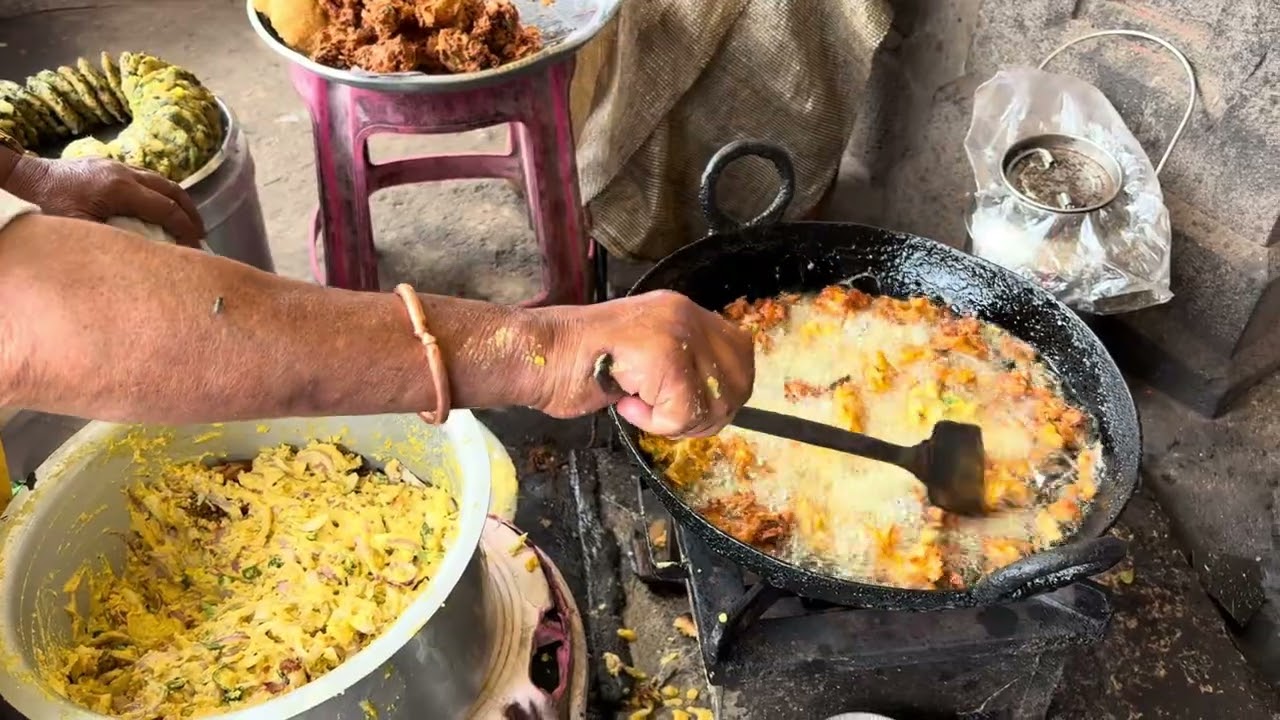 Hardworking Old Man & Old woman selling Vada pav in Kolhapur 