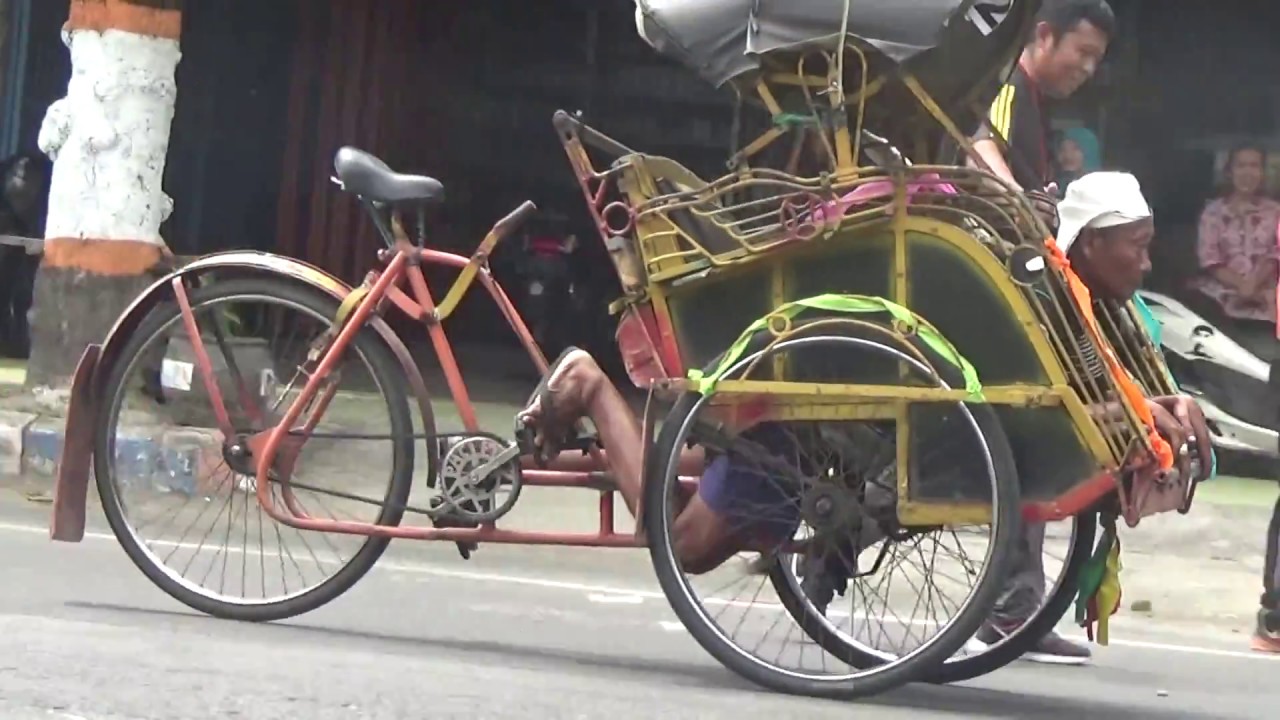 LOMBA BALAP BECAK PALING EKSTREM DI DUNIA