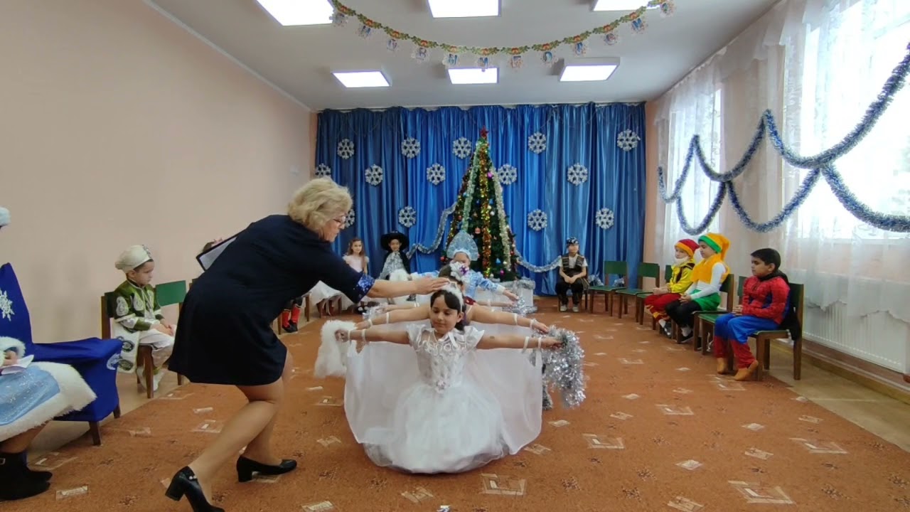 Новогодний утренник в подготовительной группе детского сада 