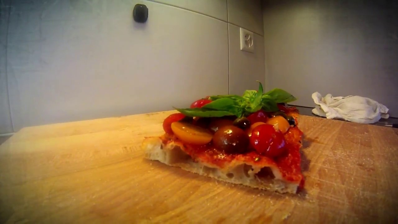 Pizza Rezept - frische Tomaten, Kapern, Zwiebeln...eine leckere Pizza