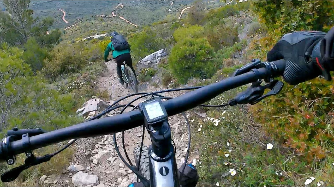 ΠΕΝΤΕΛΗ με φίλο Στέφανο + 2 new PATHS + συνάντηση με enduro