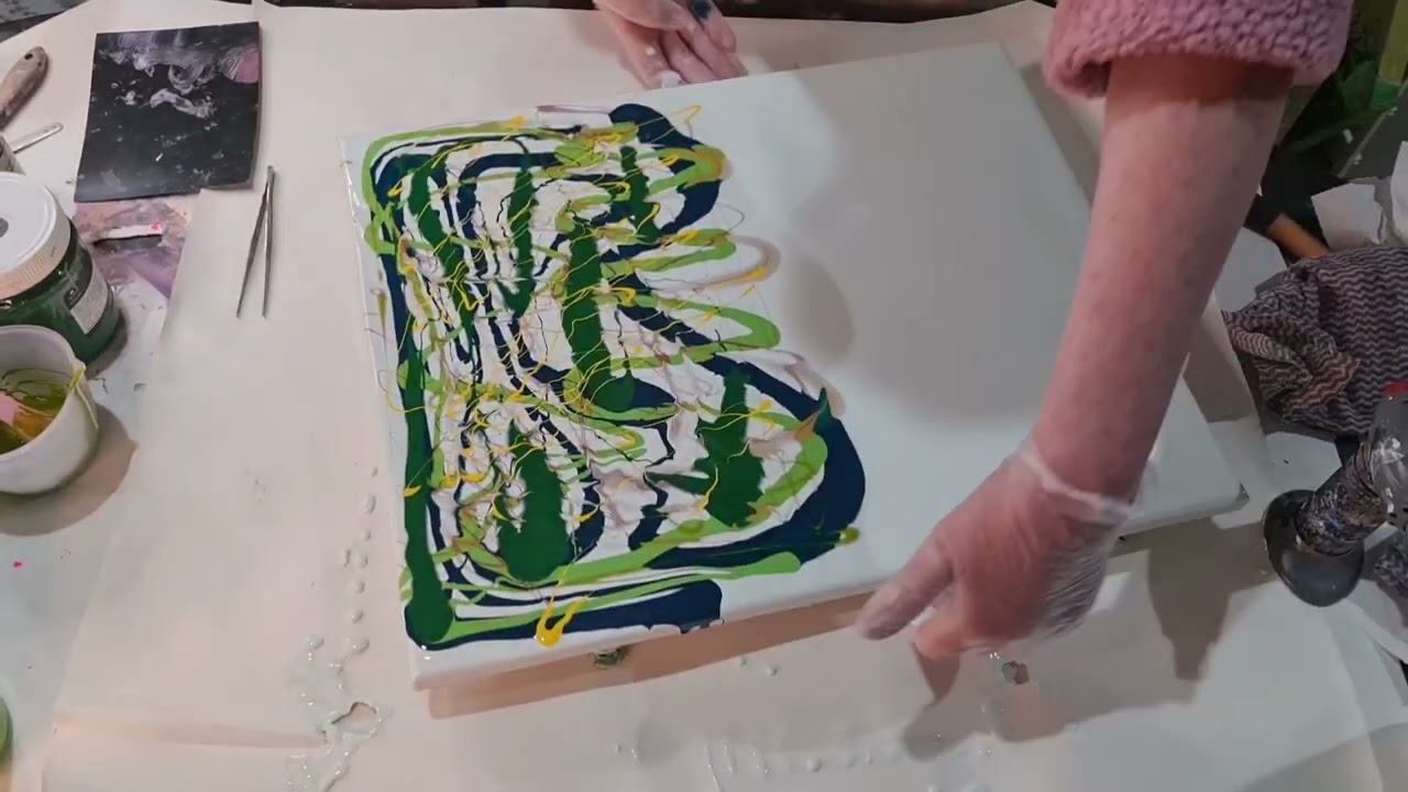 #29 Acrylic Paintpouring: Wispy green balloon kisses