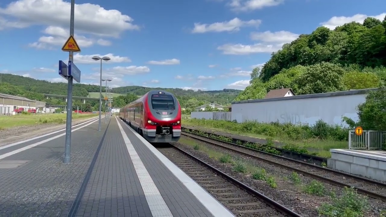 RE57 nach Dortmund Hbf bei der Einfahrt in Arnsberg