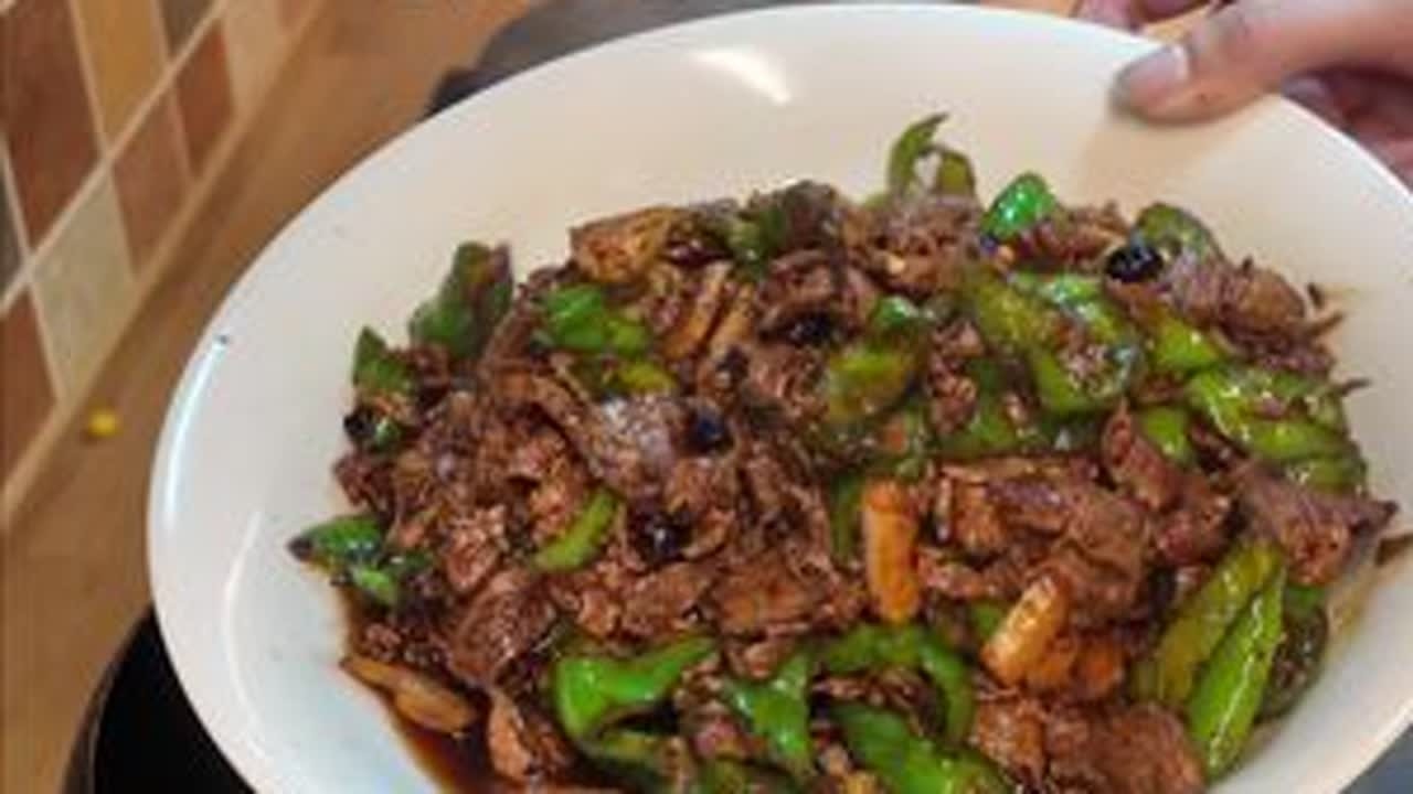 辣椒炒肉拌米饭吃绝了#省饭课代表 #好好吃饭大赛 #家常菜 #辣椒炒肉 #下饭菜