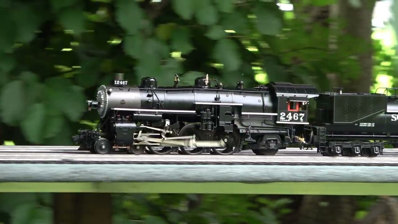 Southern Pacific P8 mixed traffic with a set of Lark grey coaches Gauge 1 Live Steam