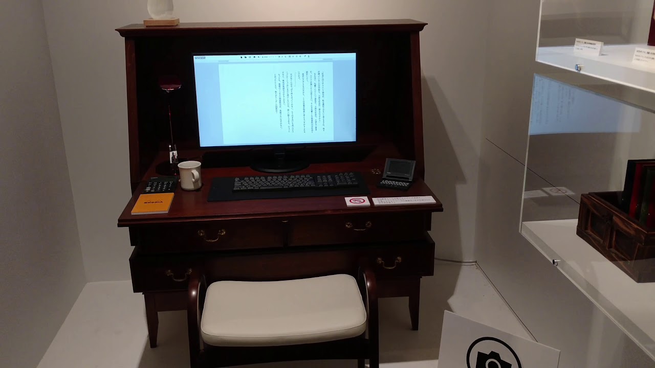 NisiOisiN's desk (NisiOisiN exhibition)