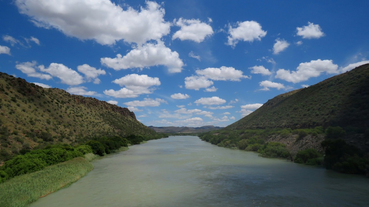Gariep Dam overflowing at the wall and Orange River on 16 February 2026