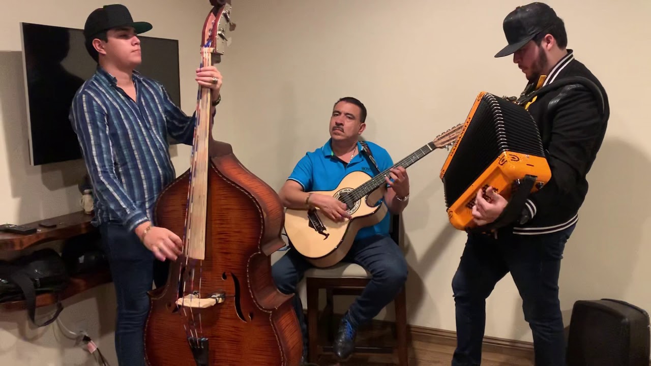 Compa Guero - Chuy Ontiveros (Canelos) y Herencia De Cosala (En Vivo Con Tololoche)