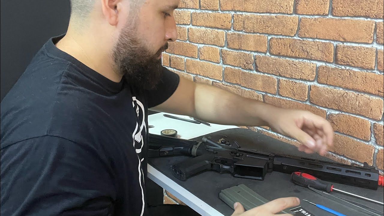 Desmontando uma Airsoft M4  SR16 knight .