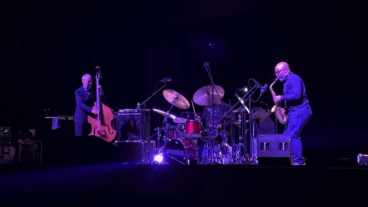 Dave Holland Trio, Dave Holland contrabbasso, Jaleel Shawsax alto, Eric Harland batteria