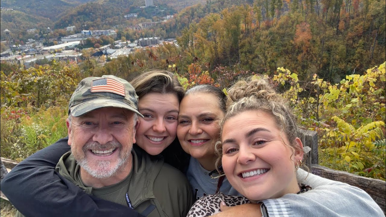 Shoppen en naar Dollywood! 🛍️🦋