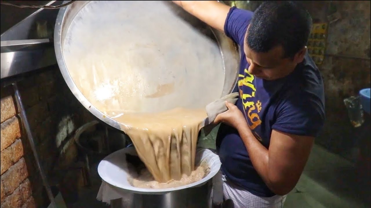King Of Irani Chai ! Huge tea making 1000 cups in 1 hour | 60 Years old Cafe | Indian Street Food