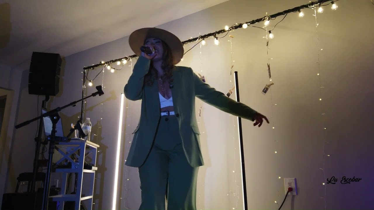 Lu Escobar - ARREBOLES (EN VIVO)