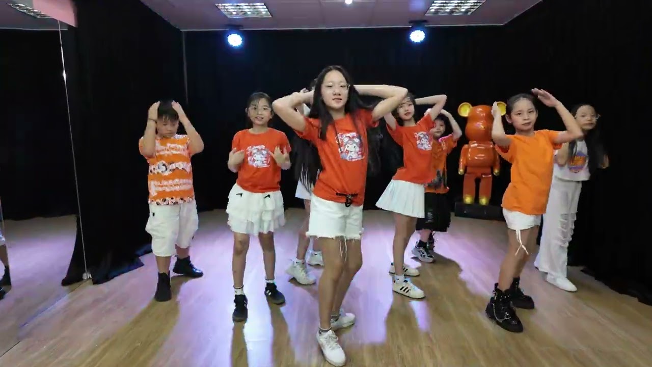 Nhảy hiện đại - Bống Tú Anh cùng các học viên Học viện Nghệ Thuật LynC 