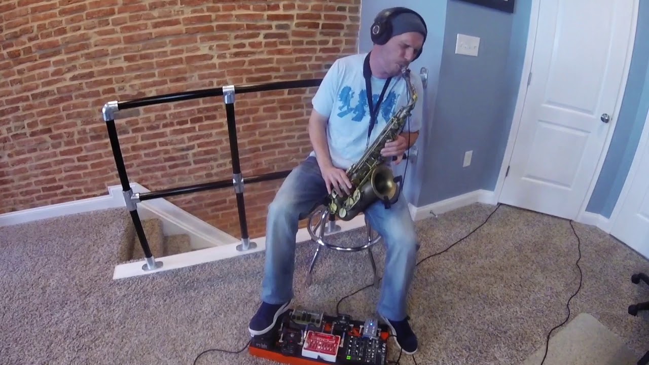 SAX JAM  WITH GUITAR PEDALS:  WAHWAH + DISTORTION