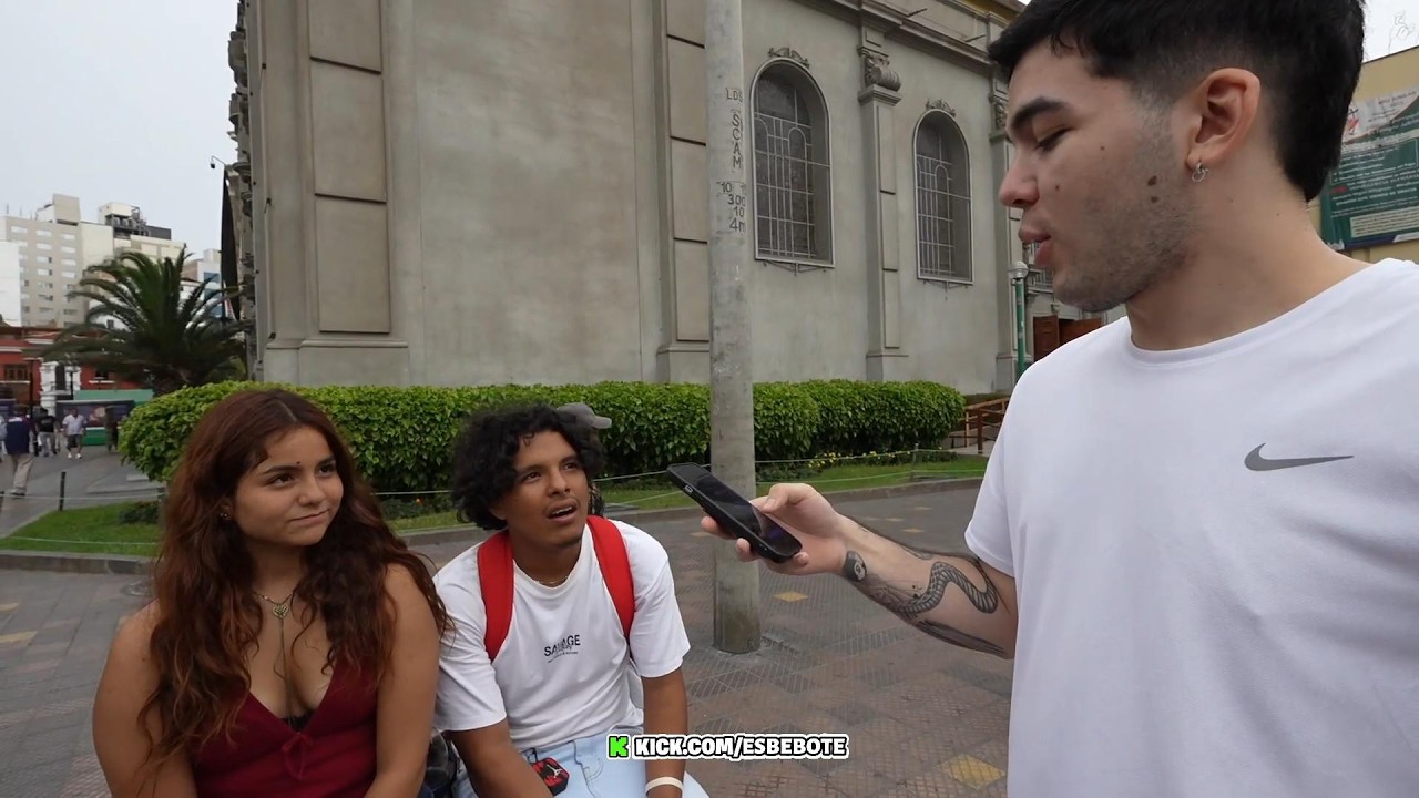 BEBOTE LE REVISA EL CELULAR A PAREJA INFIEL