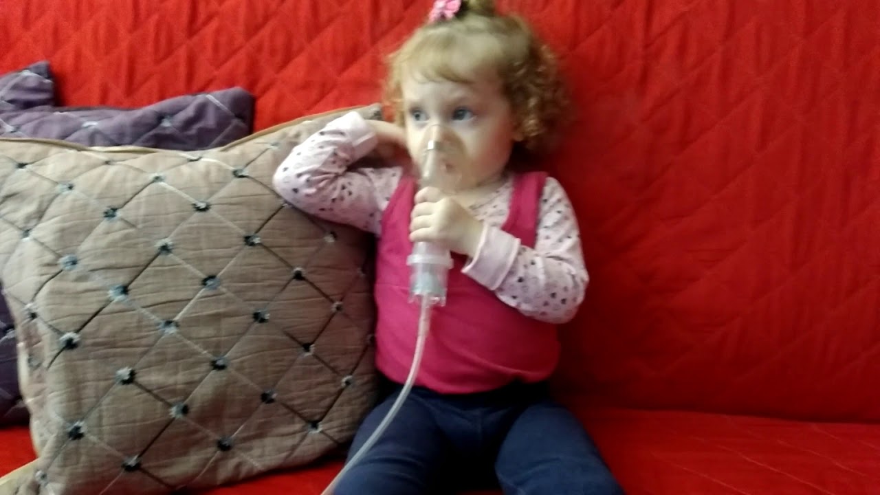 Beb&ecirc; fazendo inala&ccedil;&atilde;o sozinha #beb&ecirc;