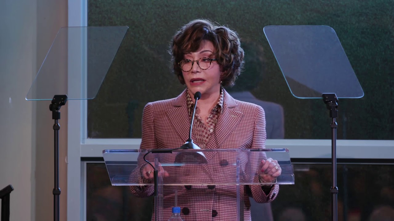 How Lynda Resnick and The Wonderful Company Supports Farmers