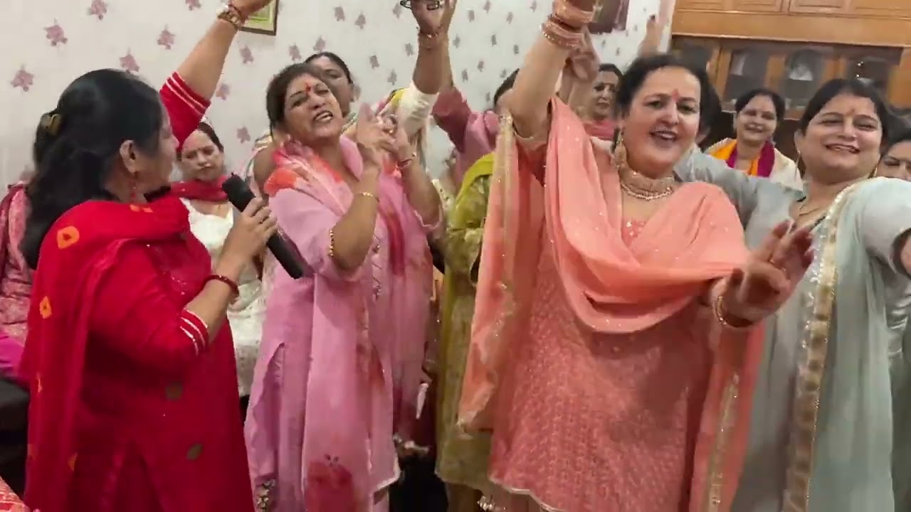 मॉं के आगमन की सब को बधाई है 🙏🙏😀😀