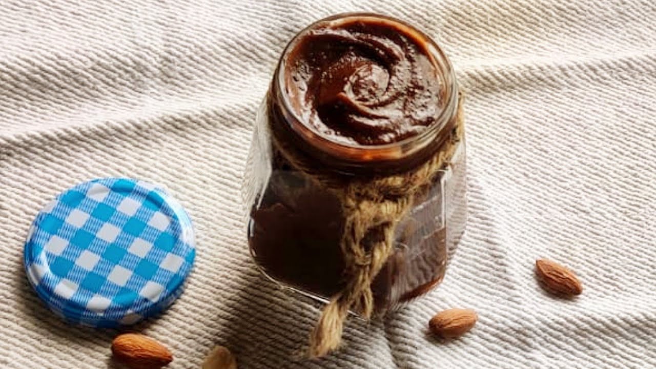 HEALTHY NUTELLA WITH DATES AND NUTS