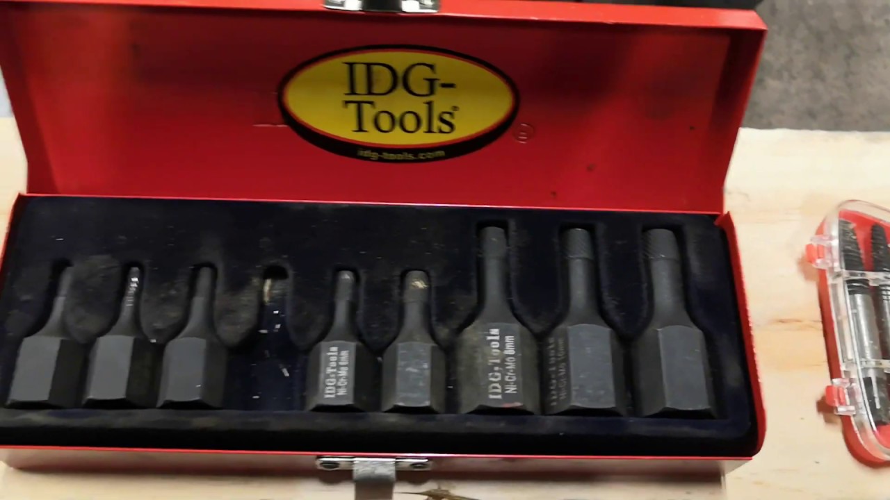 Katkenneen pultin irroitus.