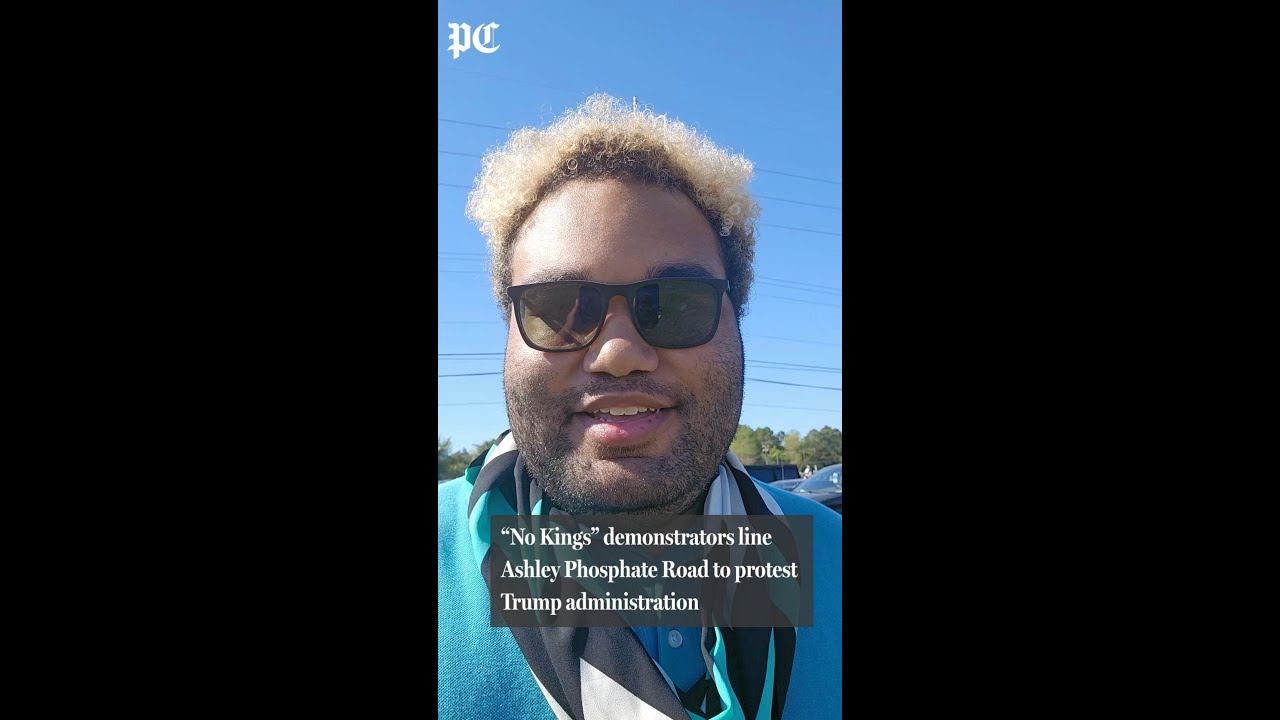 Участники демонстрации &laquo;Нет королям&raquo; выстроились вдоль Эшли Фосфат Роуд в знак протеста против ад...