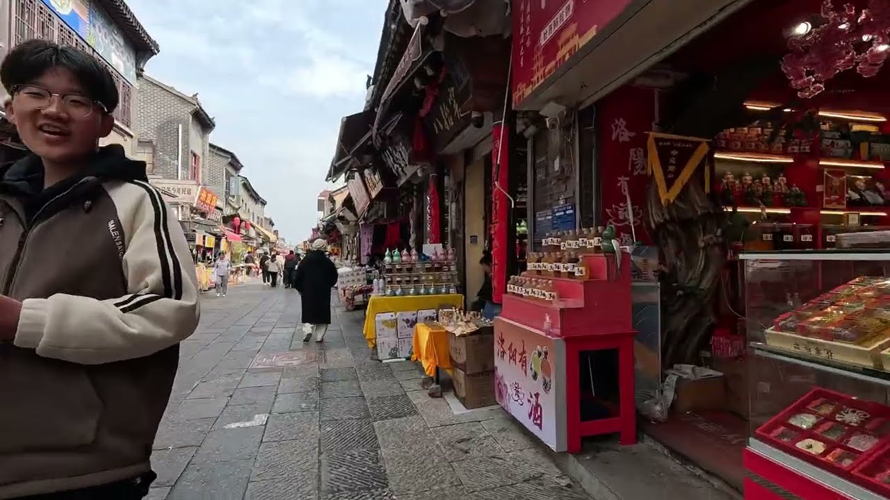 洛陽市麗景門老街徒步，完全被商業化的老街道，如今成了旅游打卡地