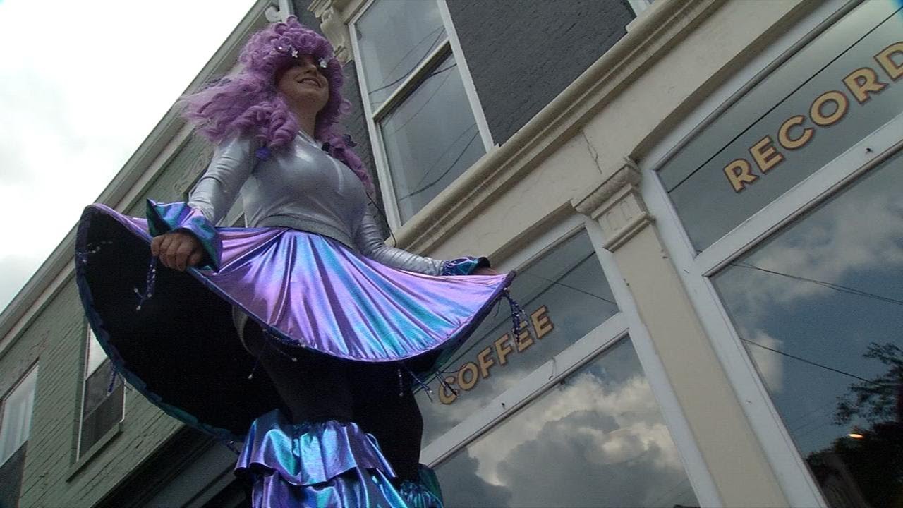 Stilt Walking in the City