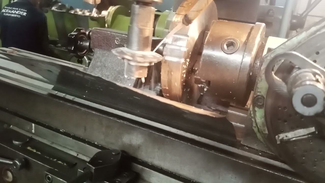 Proses pembuatan Spur Gear, menggunakan mesin milling