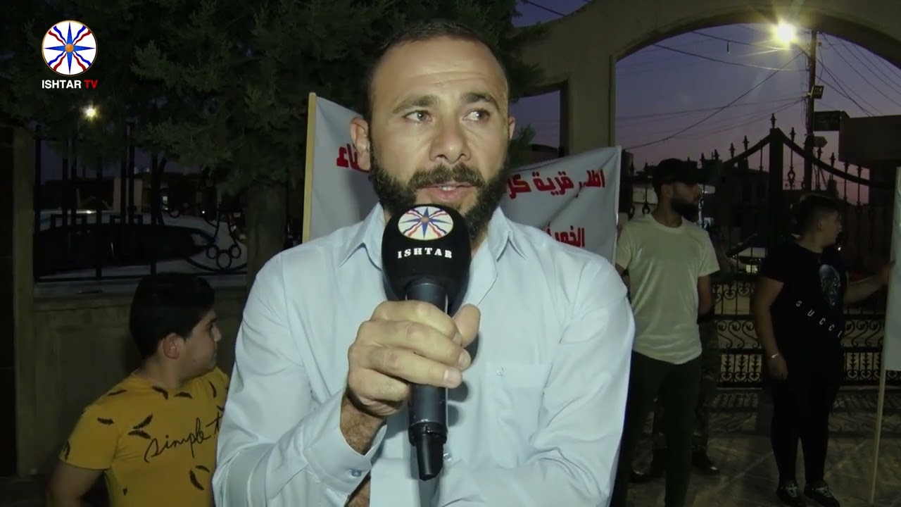 وقفة من أهالي كرمليس بابقاء الاب الخور اسقف ثابت حبيب كرمليس
