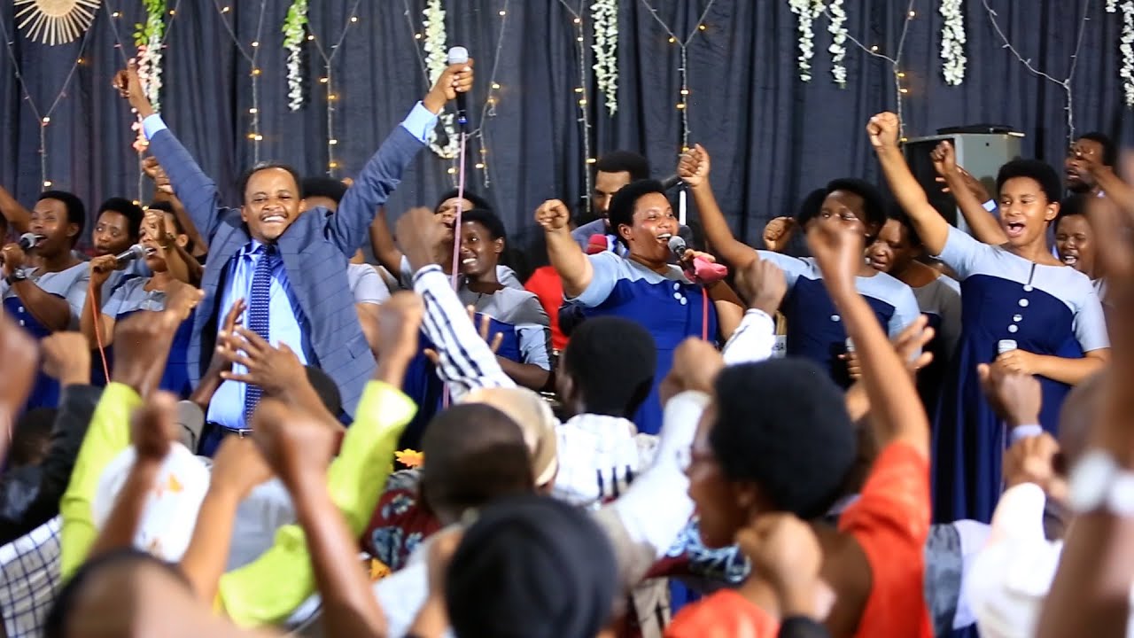 Igitaramo cya Noheli hamwe na JEHOVAHJIREH CHOIR: Adepr Katabaro,24.12.2023!