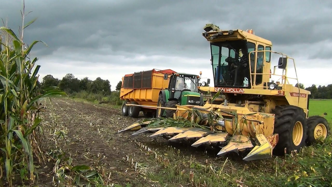 New Holland 2305 in de mais 2013