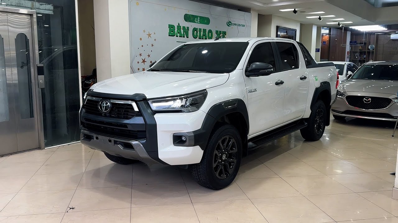 Toyota Hilux Adventure 2 8L 4x4 2024 xe ô tô cũ lướt giá rẻ