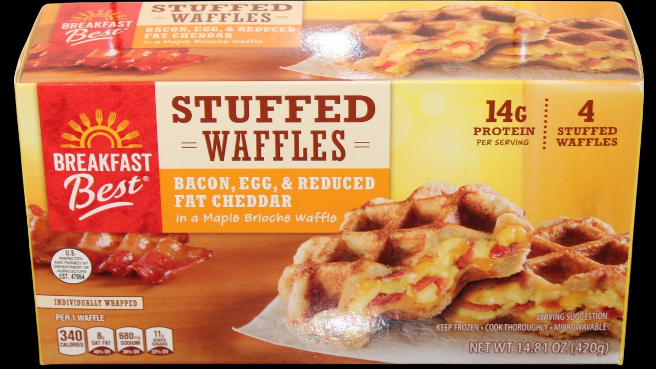 Вафли с начинкой «Breakfast Best» (Aldi): бекон, яйцо и нежирный чеддер в кленовой бриоше.