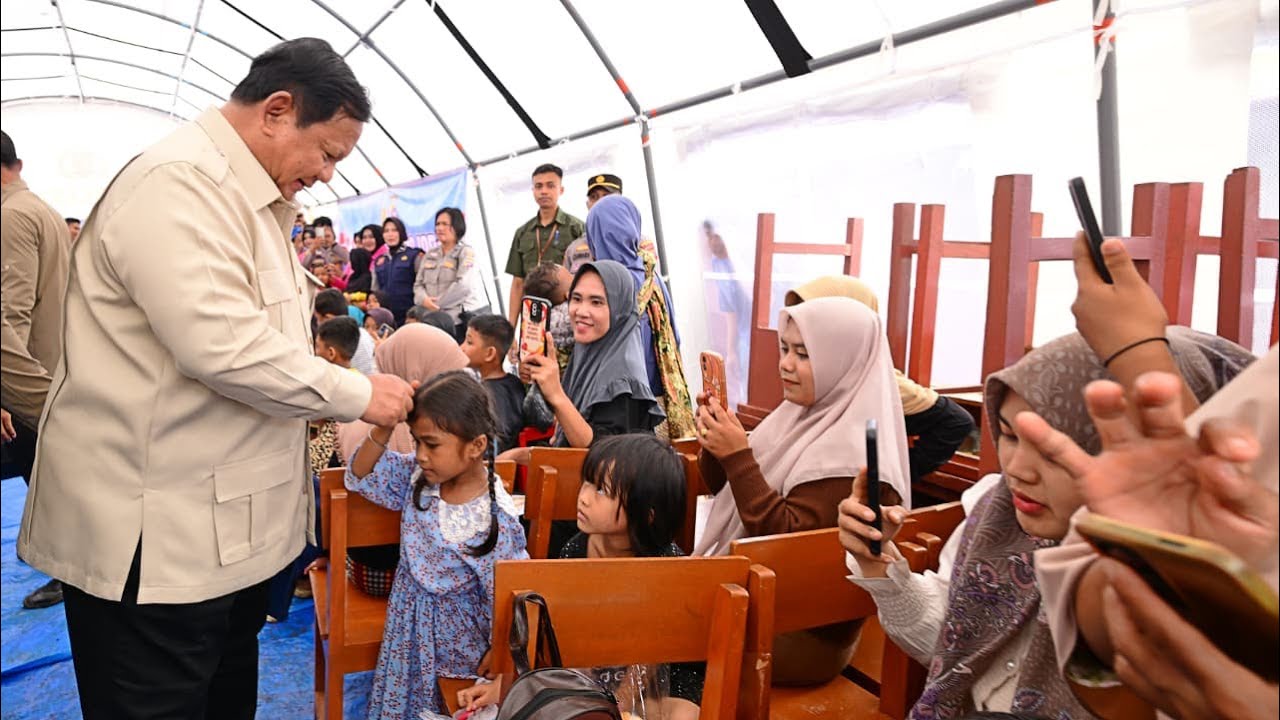 Presiden Prabowo Kunjungi Warga dan Tinjau Infrastruktur Pascabanjir di Sumatra Barat, 18 Des 2025