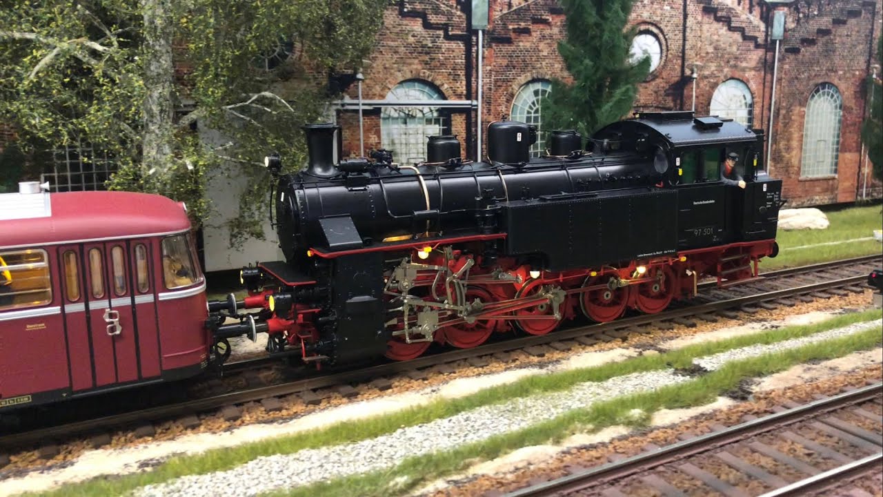 Mit 97 501 vorbei an Schloss Lichtenstein