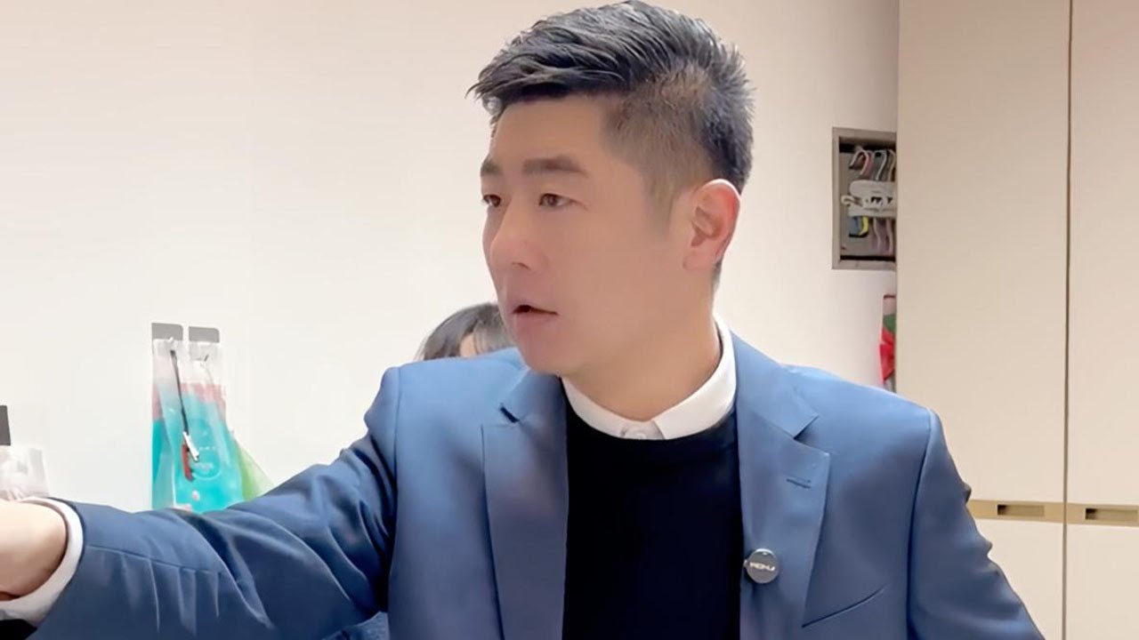 无赖母亲混蛋儿子欠钱不还，债主无奈上门讨要 | 正义之光 #为百姓办事 #正义的护航