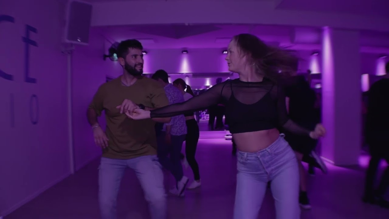 Enrique Iglesias, Maria Becerra - ASI ES LA VIDA | David y Josefin