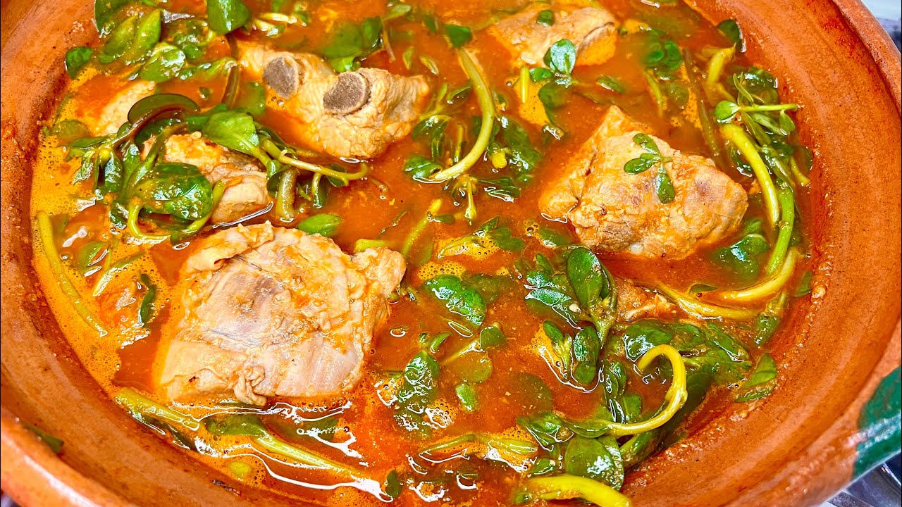 Costilla de Puerco con Verdolagas en Salsa Roja