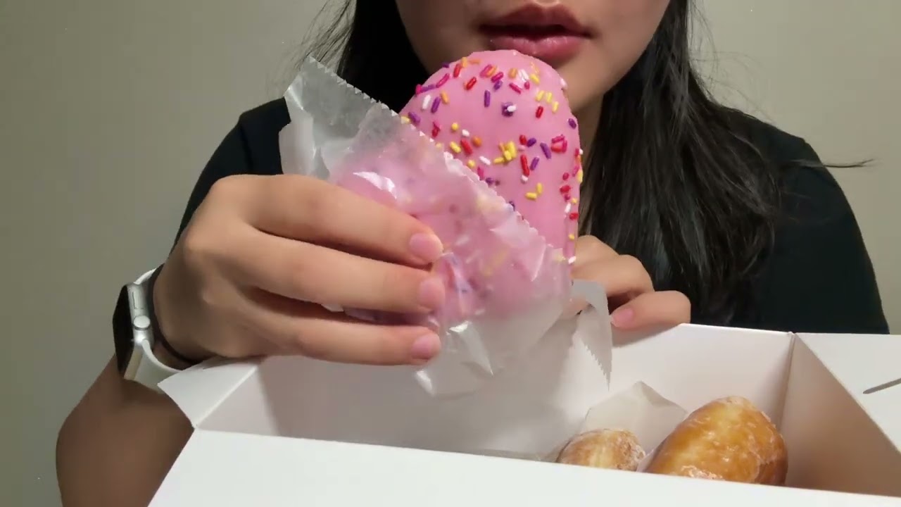 아싸의 주말 일상 ❓🍩 먹방 브이로그 (메가커피 팥빙젤라또 불닭볶음면 던킨도넛 짜장면 맘스터치)