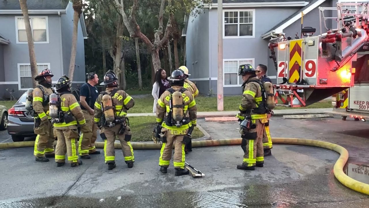 WEST PALM BEACH & PALM BEACH COUNTY FIRE DEPARTMENTS ON SCENE OF QUICKLY KNOCKED DOWN FIRE IN A APT.