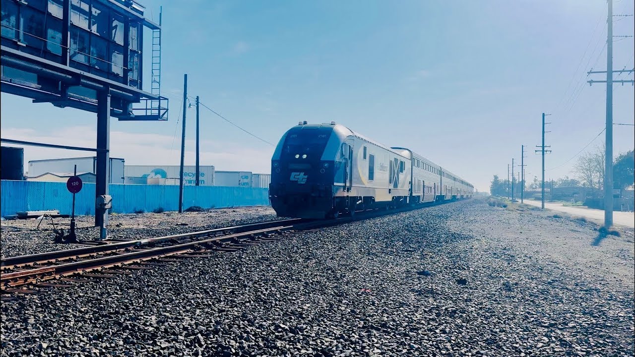 CDTX 2101 leads Amtrak 701 through Florin CA