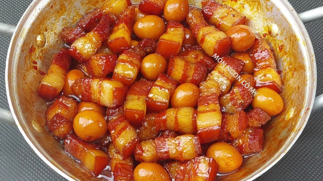 THỊT BA RỌI KHO TRỨNG CÚT theo cách này thịt thơm mềm ngon thấm vị đậm đà ngon vô cùng