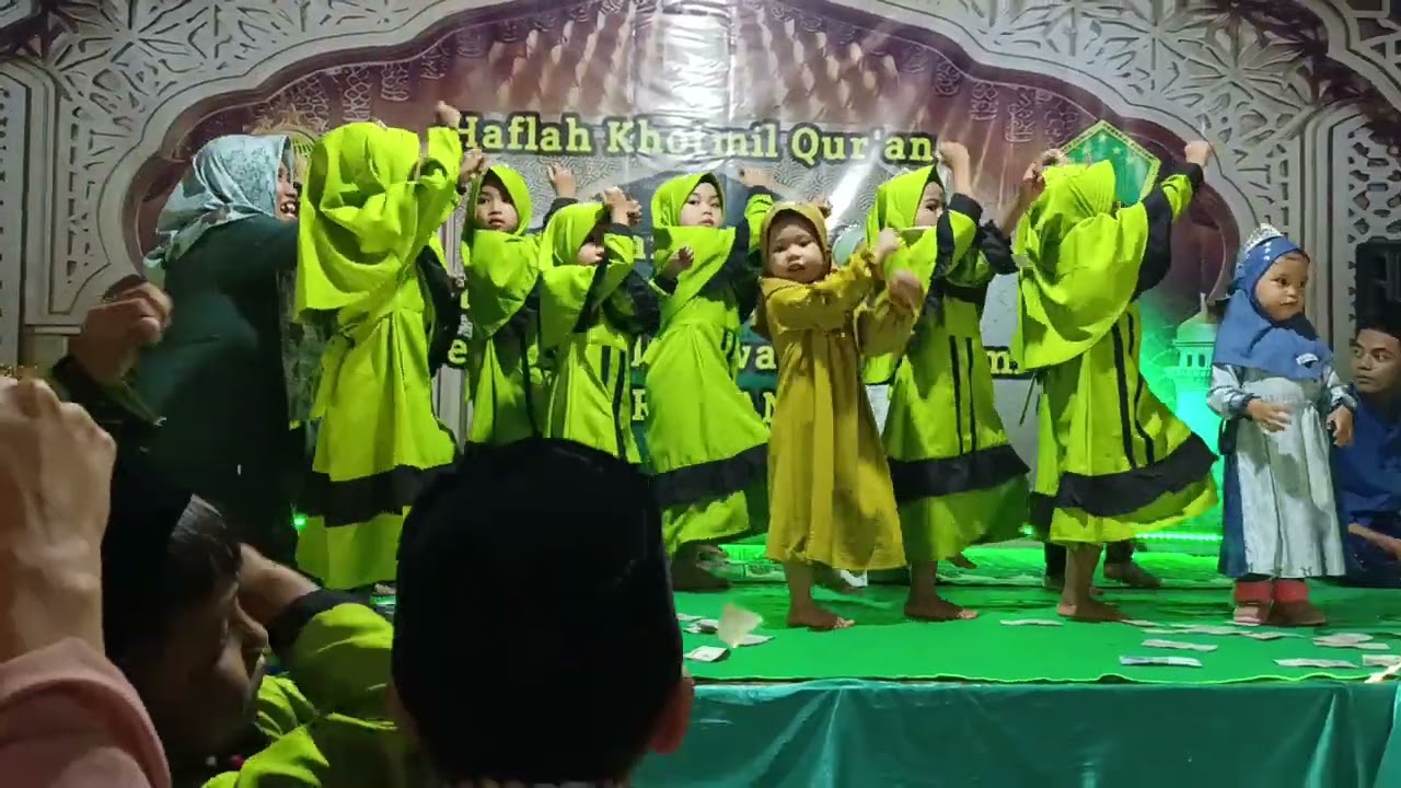 Tarian ikhtifalan santri cilik #santri #cilik