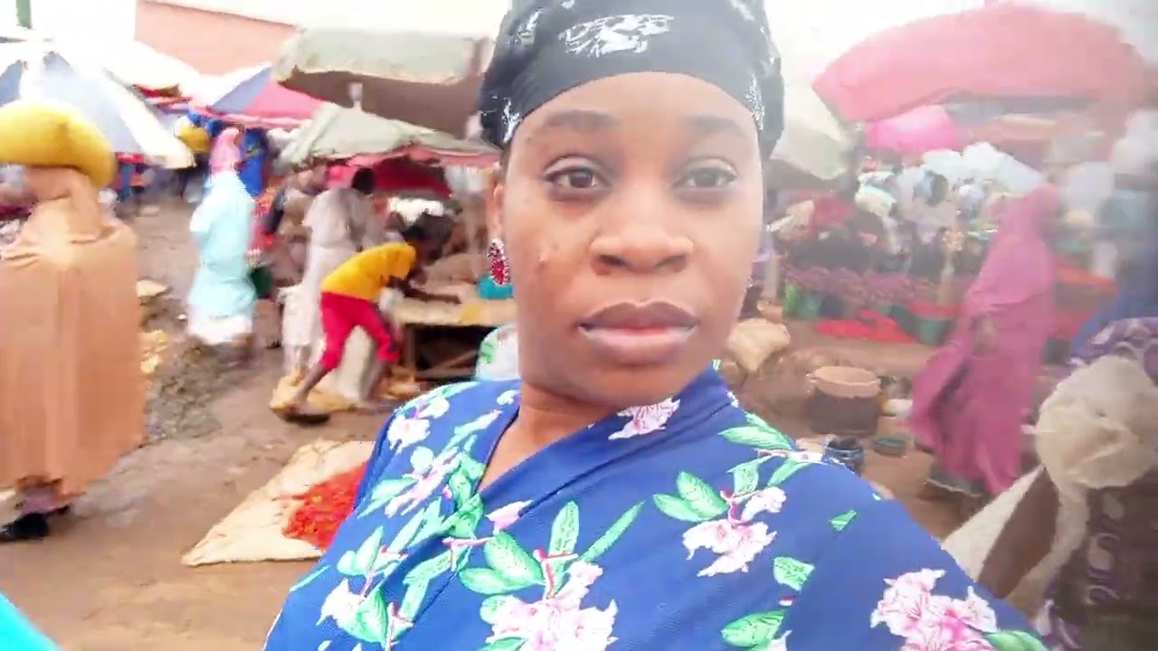 LIVING IN NIGERIA // WHAT BWARI COMMUNITY (MARKET) LOOKS LIKE  ( let's buy & explore)