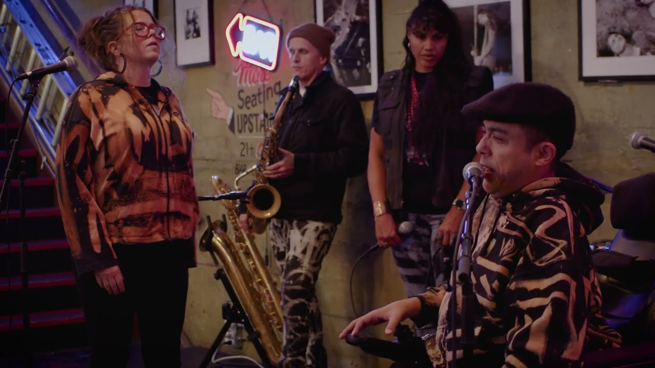 Mid Century Modern - Let It Flow (Live at Easy Street Records)