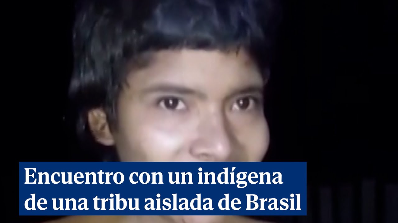 Un ind&iacute;gena de una tribu aislada de la Amazonia entra en contacto con habitantes de Brasil