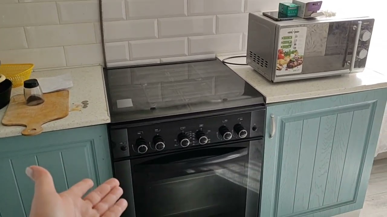 Выкупили дом у банка делаем ремонт. Послание от строителей на стене. Краснодарский край, станица.